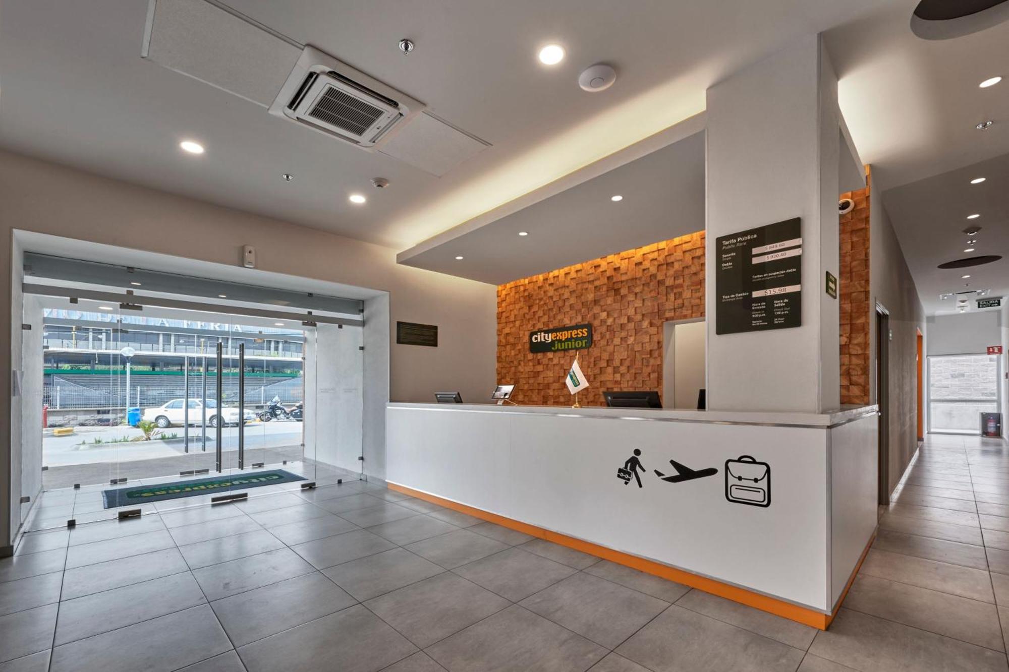 City Express Junior By Marriott Leon Centro De Convenciones エクステリア 写真