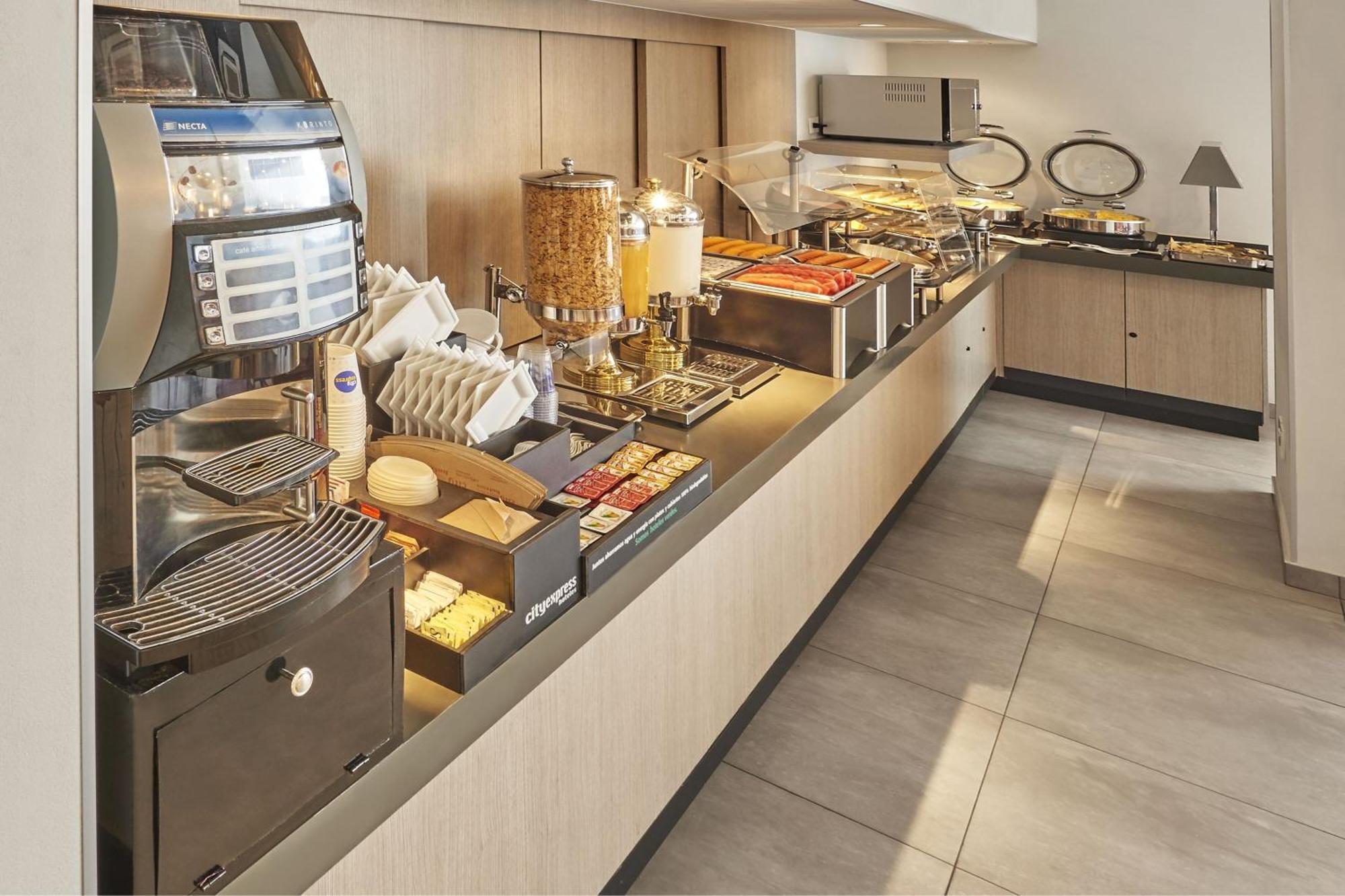 City Express Junior By Marriott Leon Centro De Convenciones エクステリア 写真